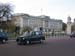 1018 - Taxi devant Buckingham Palace